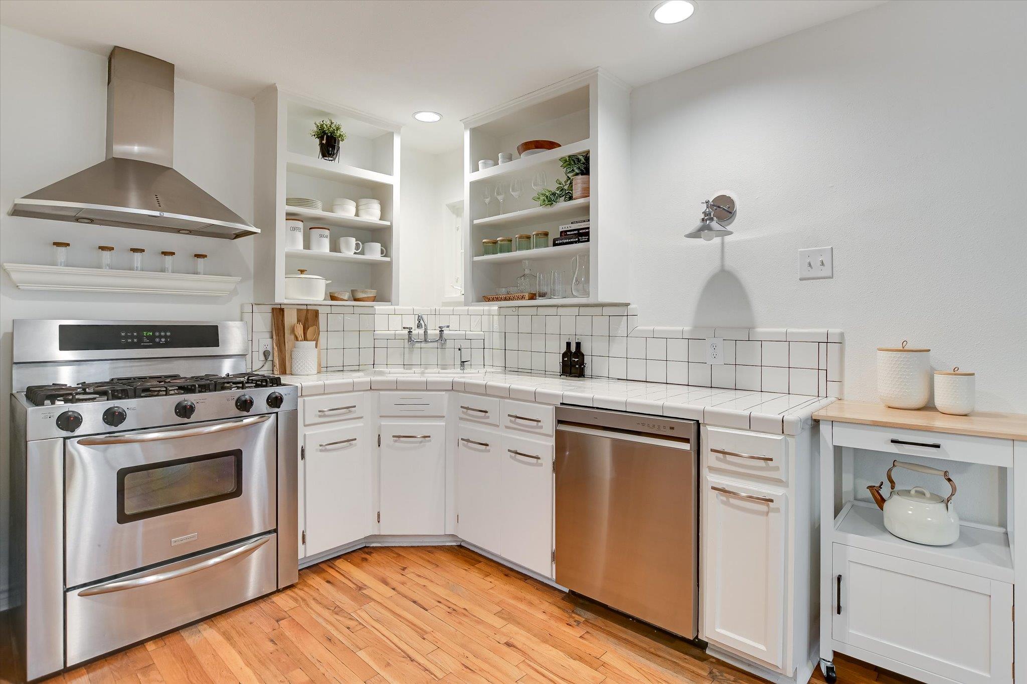 Austin, Texas 78703, United States, 3 Bedrooms Bedrooms, ,2 BathroomsBathrooms,Residential,Pending,111539