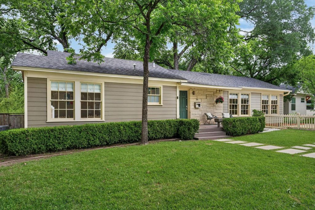 Photo of 18 Margranita CRES, Austin, TX 78703 (MLS # 5204540)