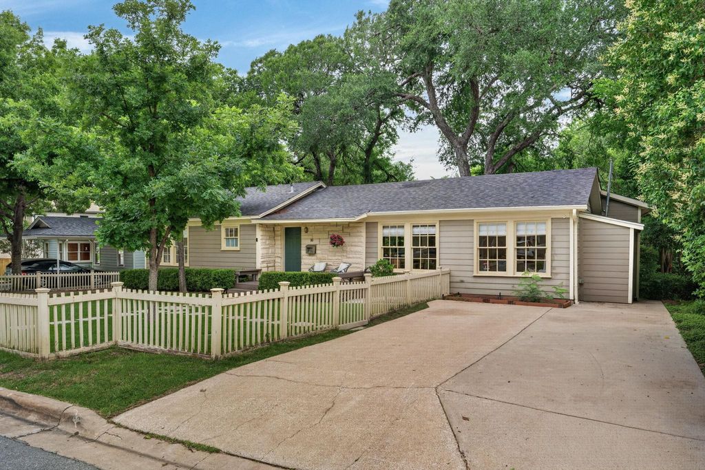 Photo of 18 Margranita CRES, Austin, TX 78703 (MLS # 5204540)
