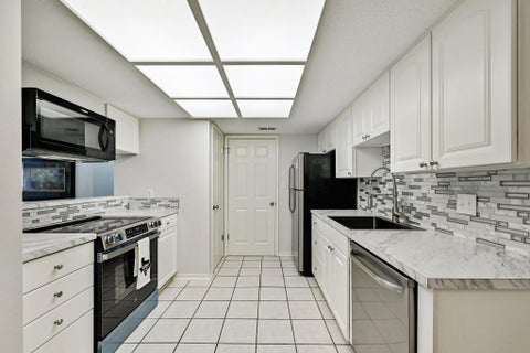 Tiny photo for 275 Mooring CIR #B, Lakeway, TX 78734 (MLS # 6535182)