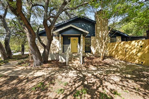Tiny photo for 275 Mooring CIR #B, Lakeway, TX 78734 (MLS # 6535182)