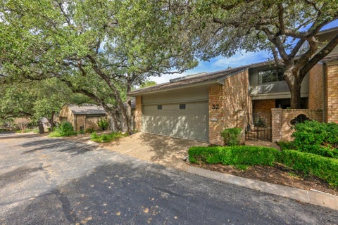 Photo of 32 Woodstone SQ, Austin, TX 78703 (MLS # 1120101)