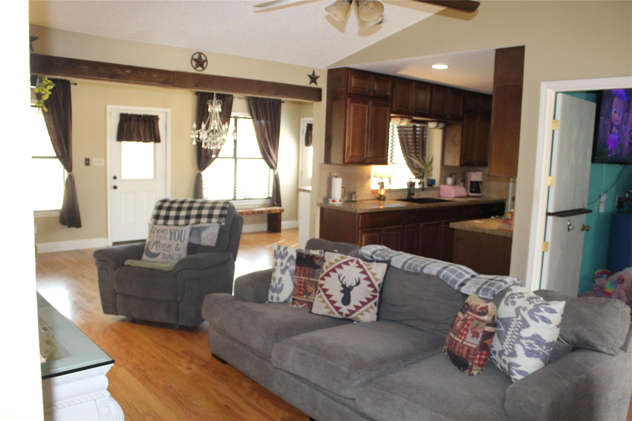 211 Rabbit Hollow LN