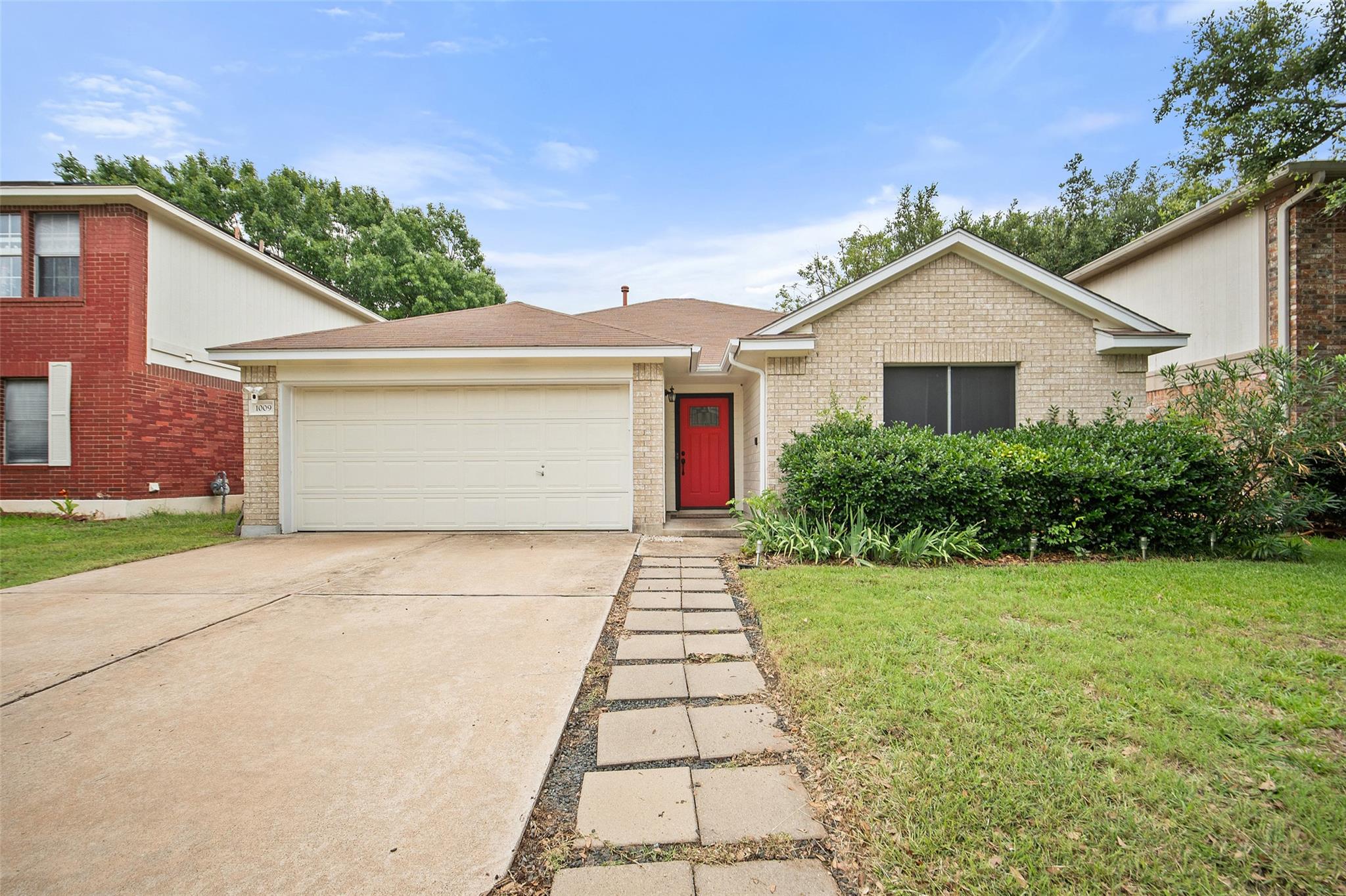 1009 Laurelleaf DR