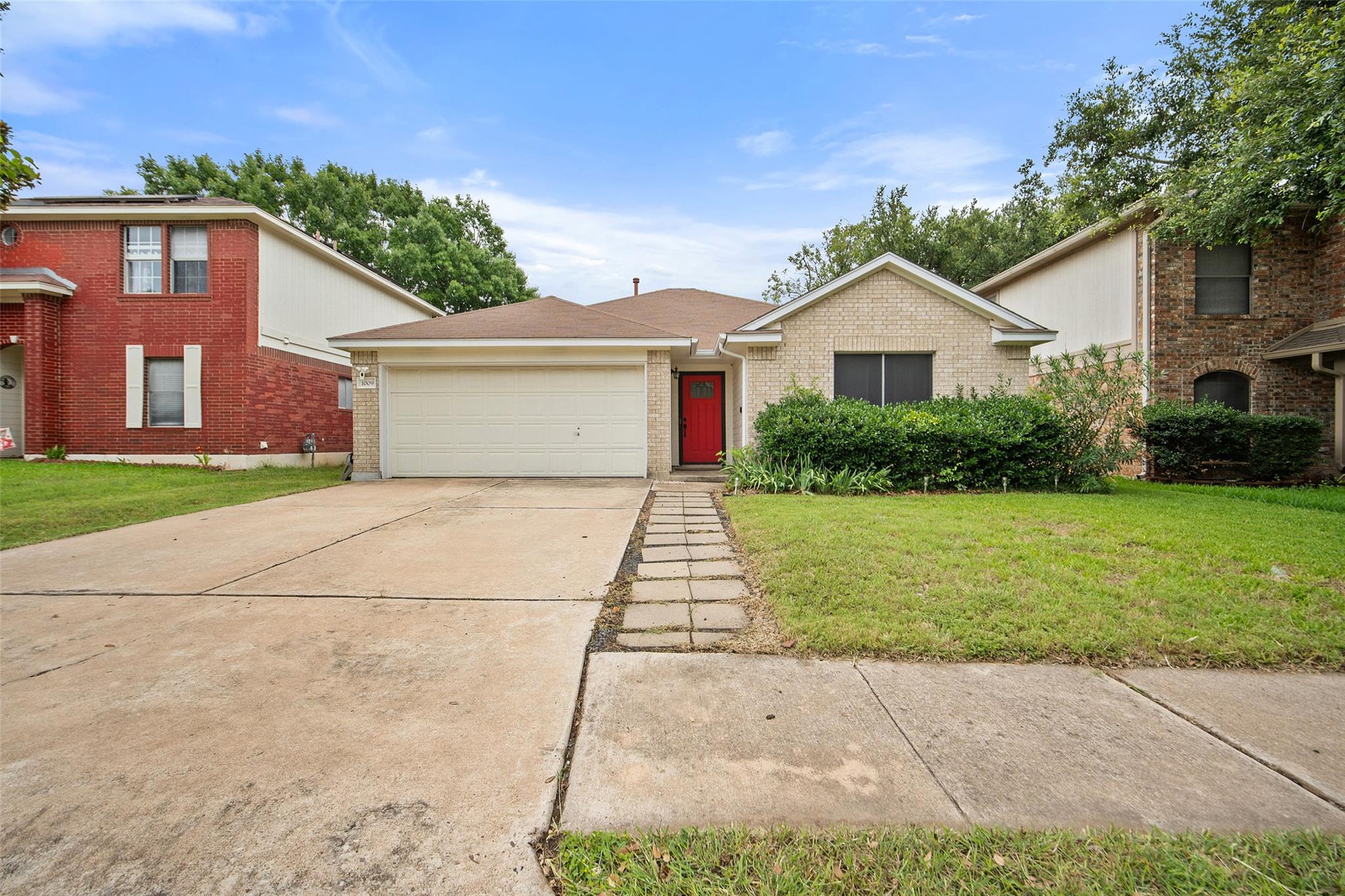 1009 Laurelleaf DR