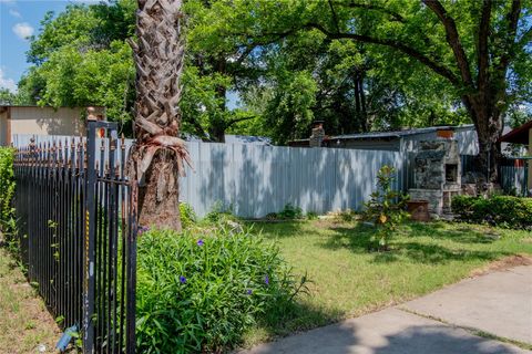 Tiny photo for 2607 E Cesar Chavez ST, Austin, TX 78702 (MLS # 8409530)