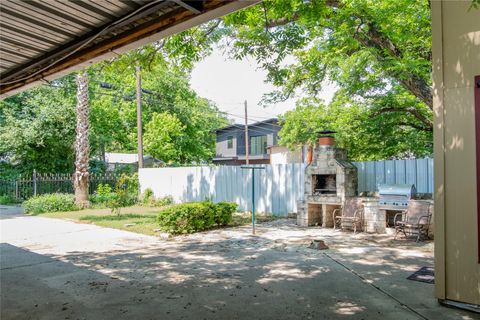 Tiny photo for 2607 E Cesar Chavez ST, Austin, TX 78702 (MLS # 8409530)
