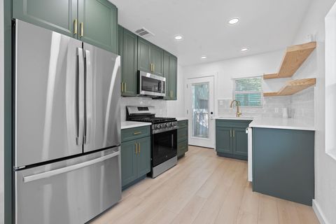Photo of 1503 E 2nd ST, Austin, TX 78702 (MLS # 3408629)