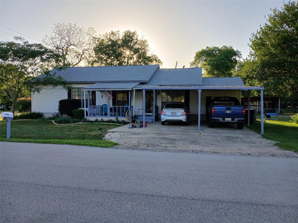 Photo of 1206 W 8th ST, Caldwell, TX 77836 (MLS # 6819705)