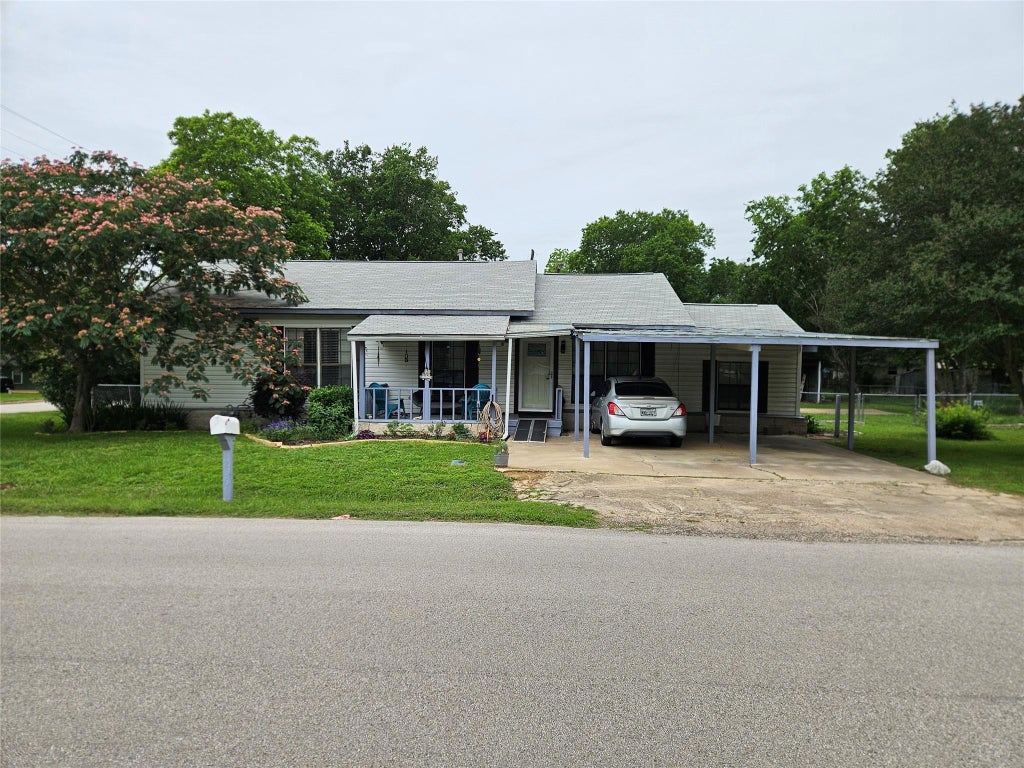 Photo of 1206 W 8th ST, Caldwell, TX 77836 (MLS # 6819705)