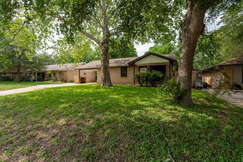 Photo of 903 Mimosa DR, Lockhart, TX 78644 (MLS # 9542227)