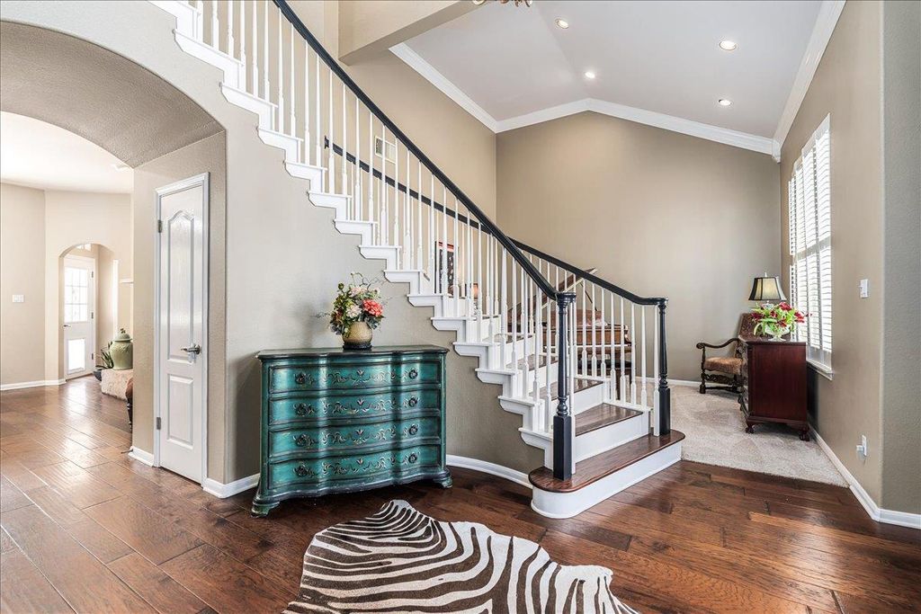 Photo of 58 Cottondale RD, The Hills, TX 78738 (MLS # 2269816)