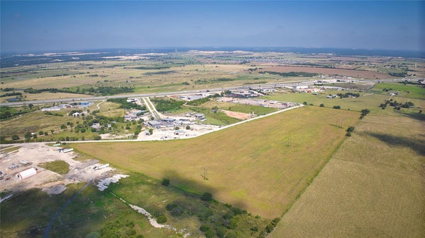 ADDRESS PRIVATE, JARRELL, TX 76537 - Image e9bfb04be3678bd516741e4bfeb25ea5/3330521566