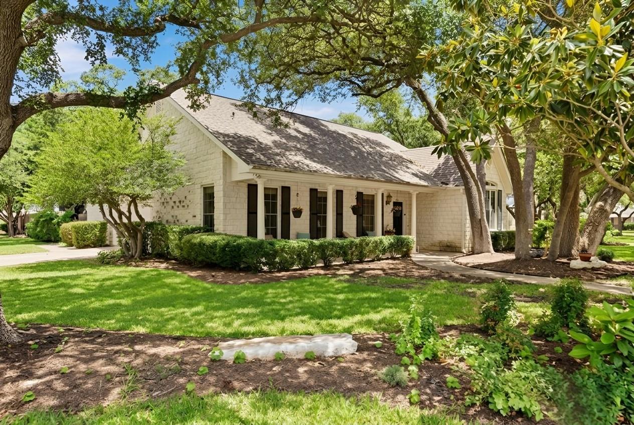 100 Oakmont CT