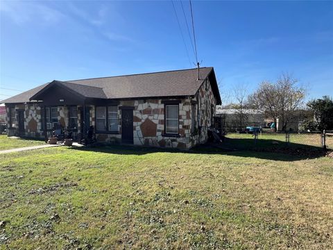 204 Brewster ST Florence TX 76527