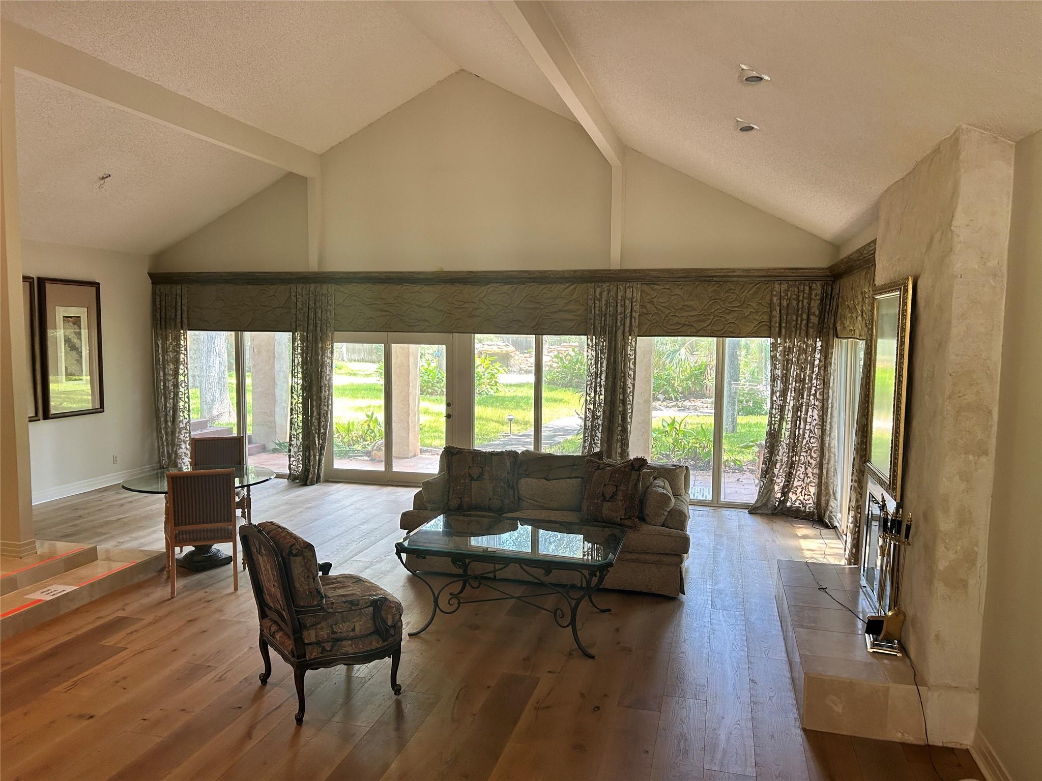 113 Serenada DR