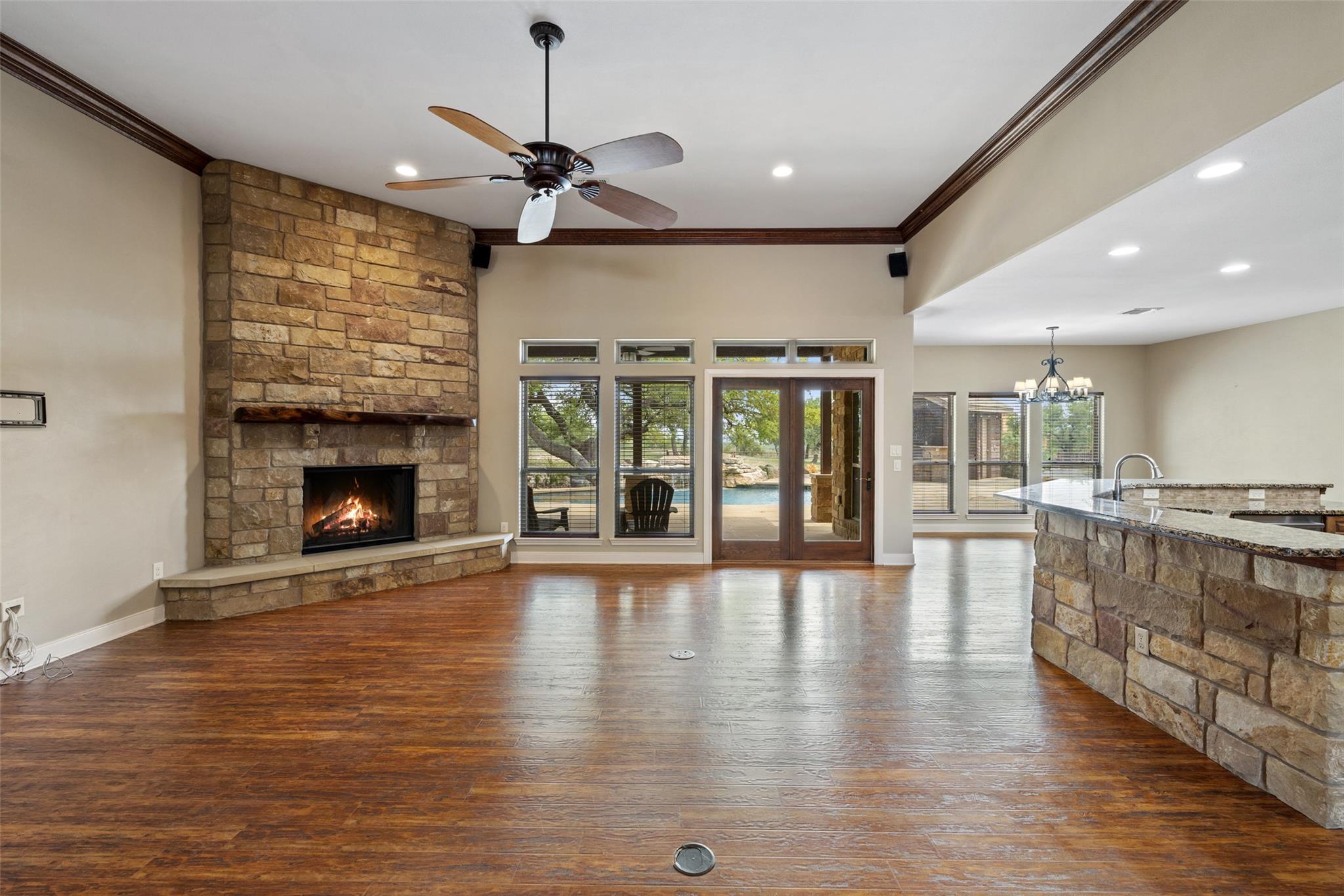 101 Crooked Oak LN