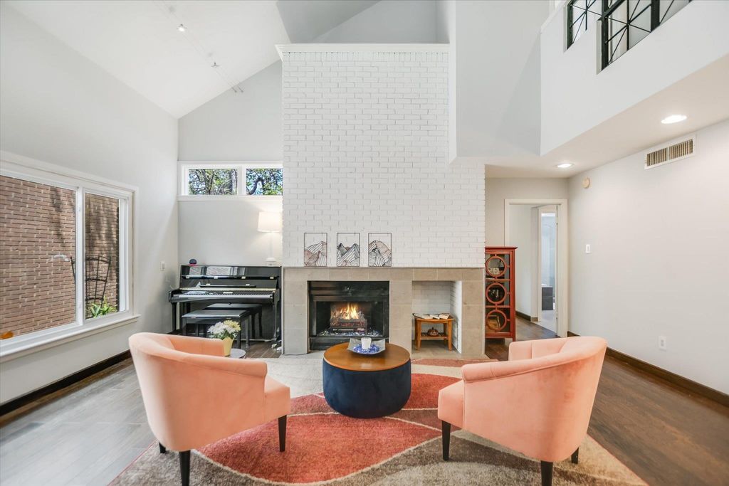 Photo for 5622 Parade RDG, Austin, TX 78731 (MLS # 9634734)