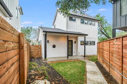 1205 W 39th 1/2 ST B Austin TX 78756
