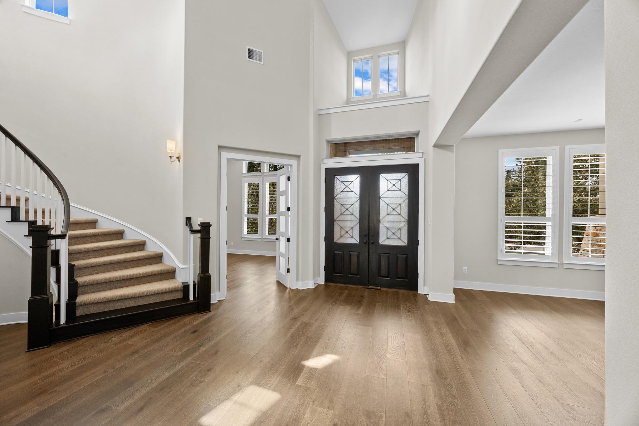 2817 Grand Oaks LOOP