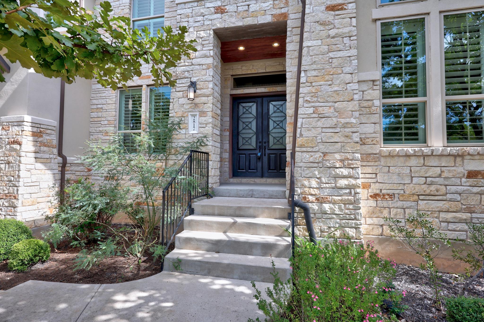 2817 Grand Oaks LOOP