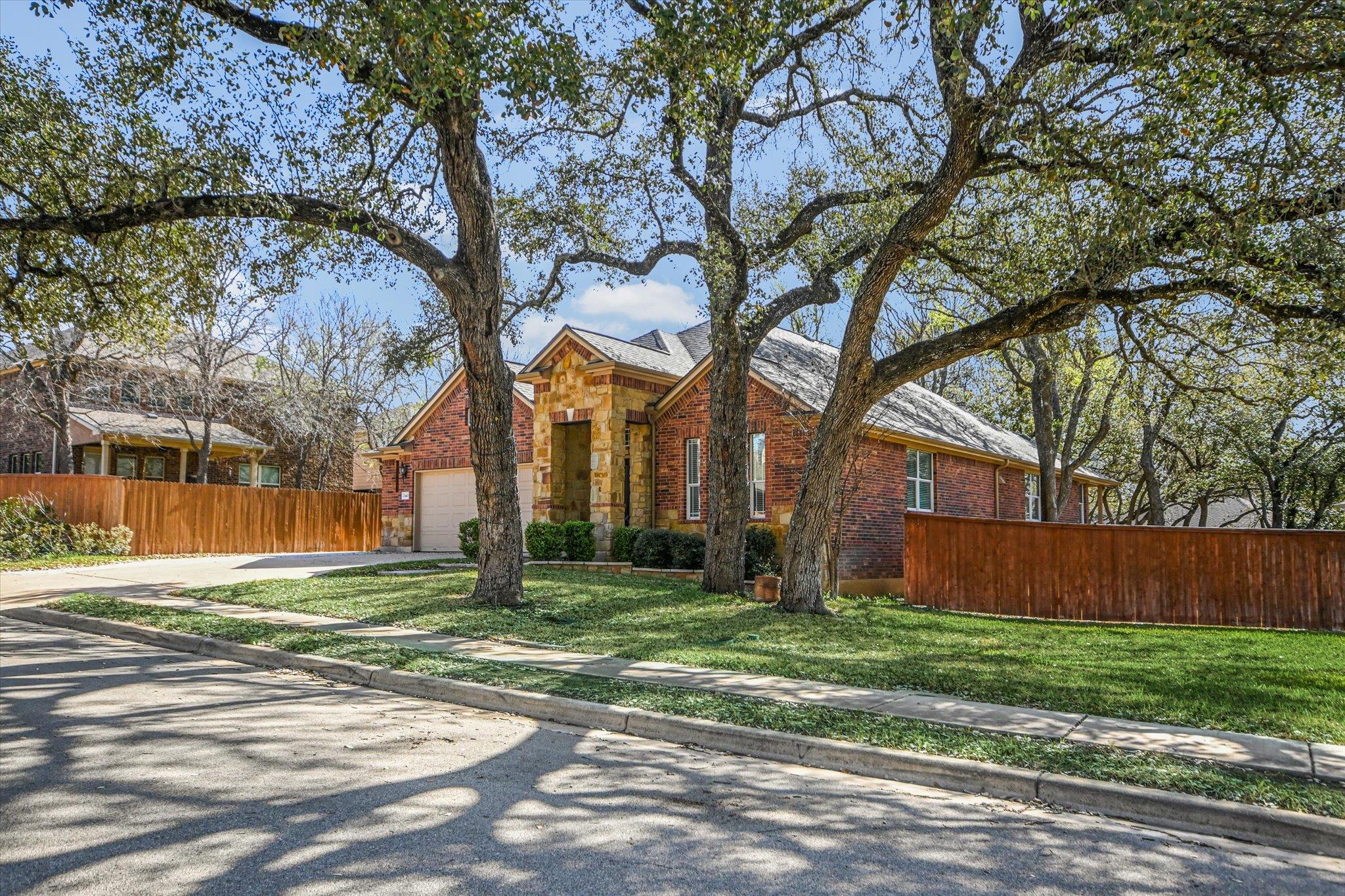 240 Fort Mabry LOOP