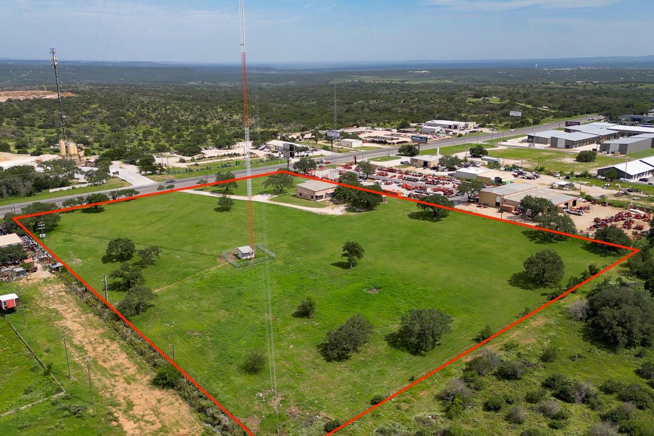 5526 N US Highway 281