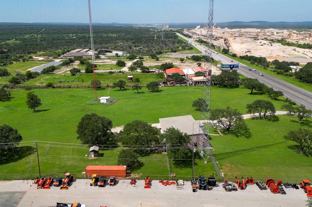 5526 N US Highway 281