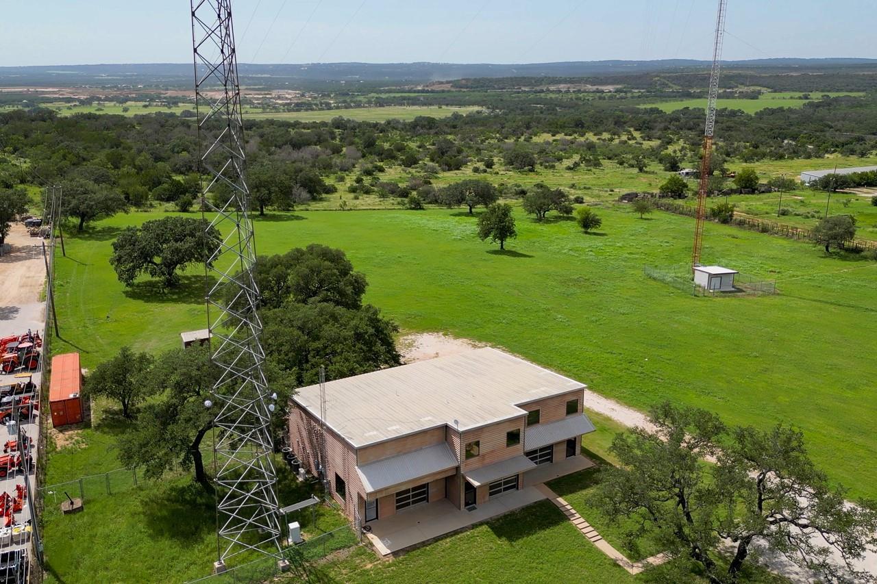 5526 N US Highway 281