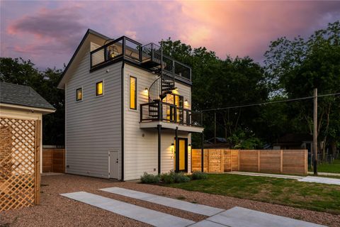 Photo of 87 Chalmers Ave, Austin, TX 78702 (MLS # 2277214)