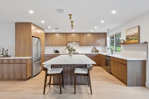 Photo of 408 Rolling Green DR, Lakeway, TX 78734 (MLS # 8218895)