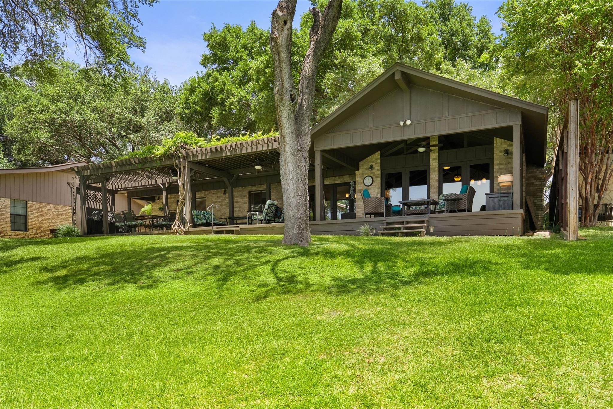 141 Perry LN