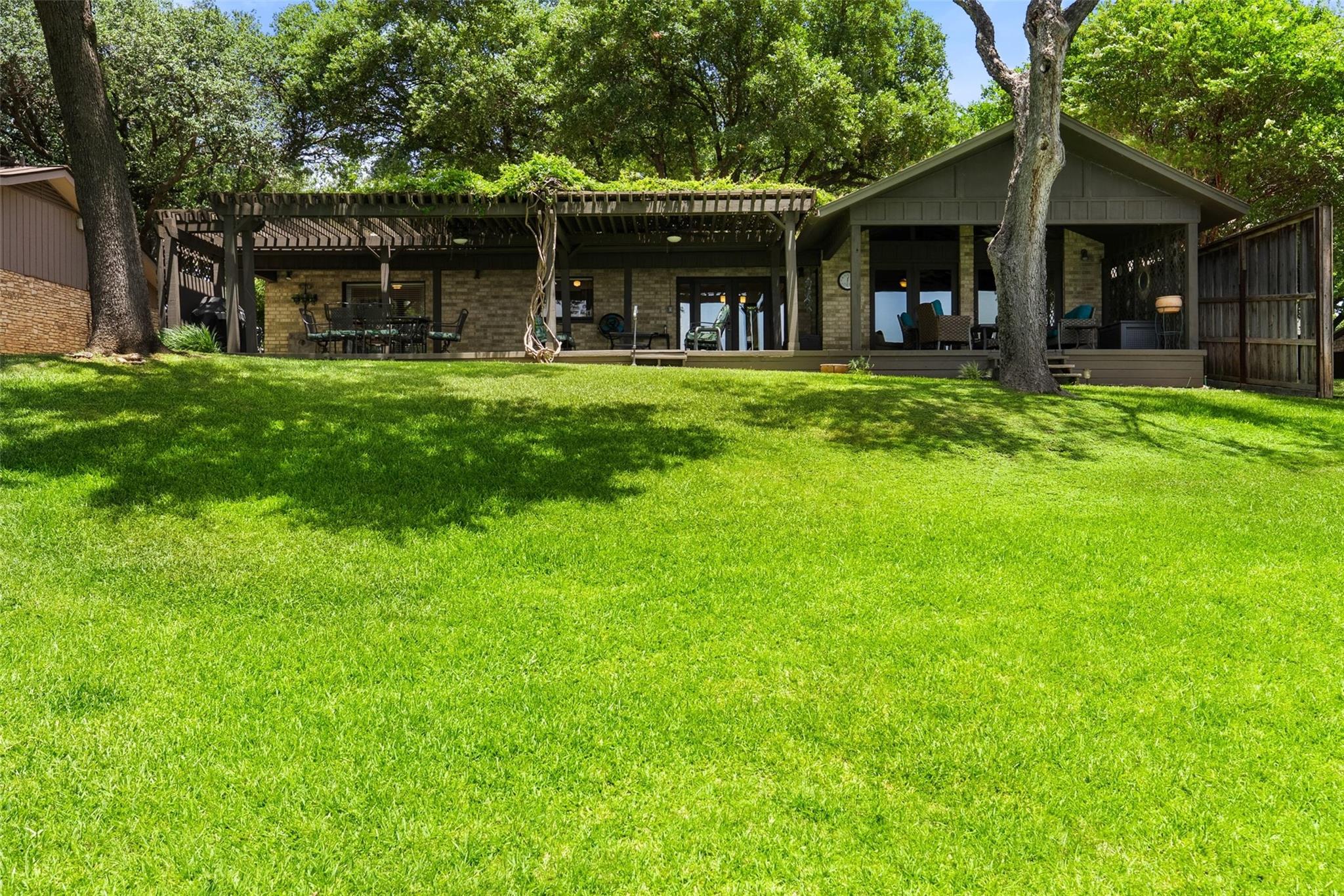 141 Perry LN