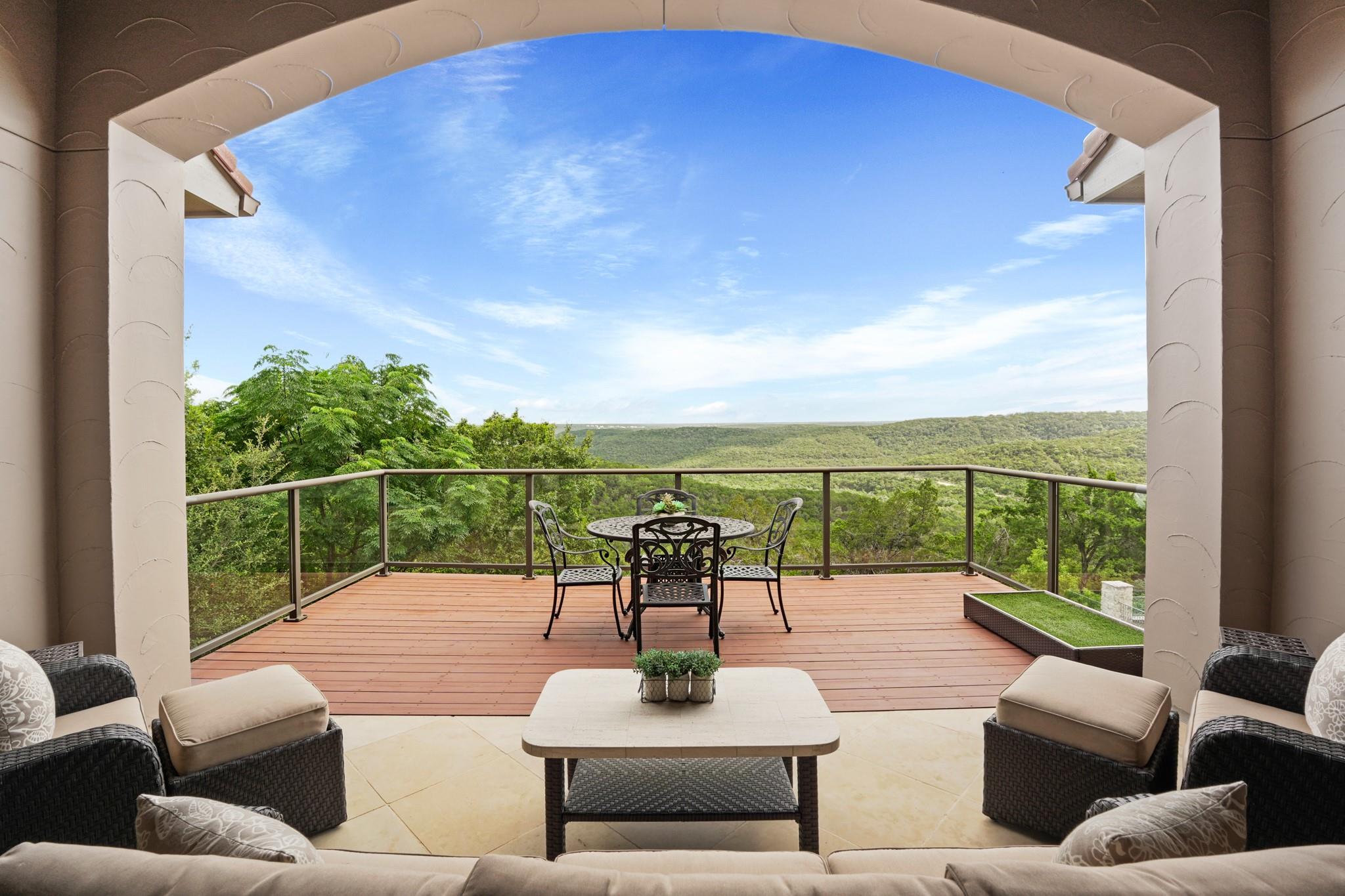 Austin, Texas 78732, United States, 4 Bedrooms Bedrooms, ,5 BathroomsBathrooms,Residential,Pending,49030