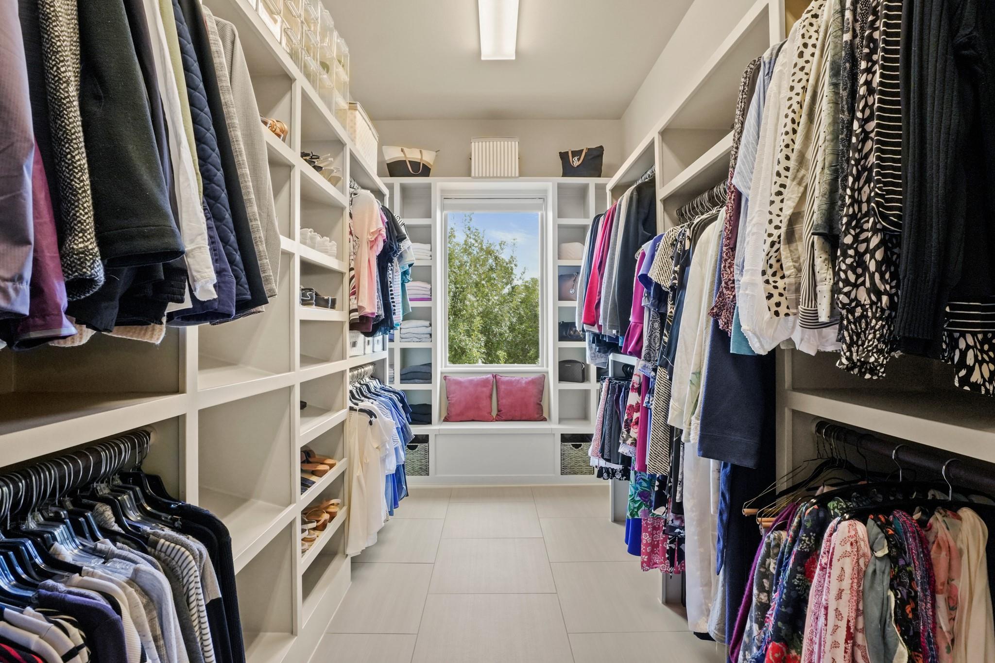 Austin, Texas 78732, United States, 4 Bedrooms Bedrooms, ,5 BathroomsBathrooms,Residential,Pending,49030