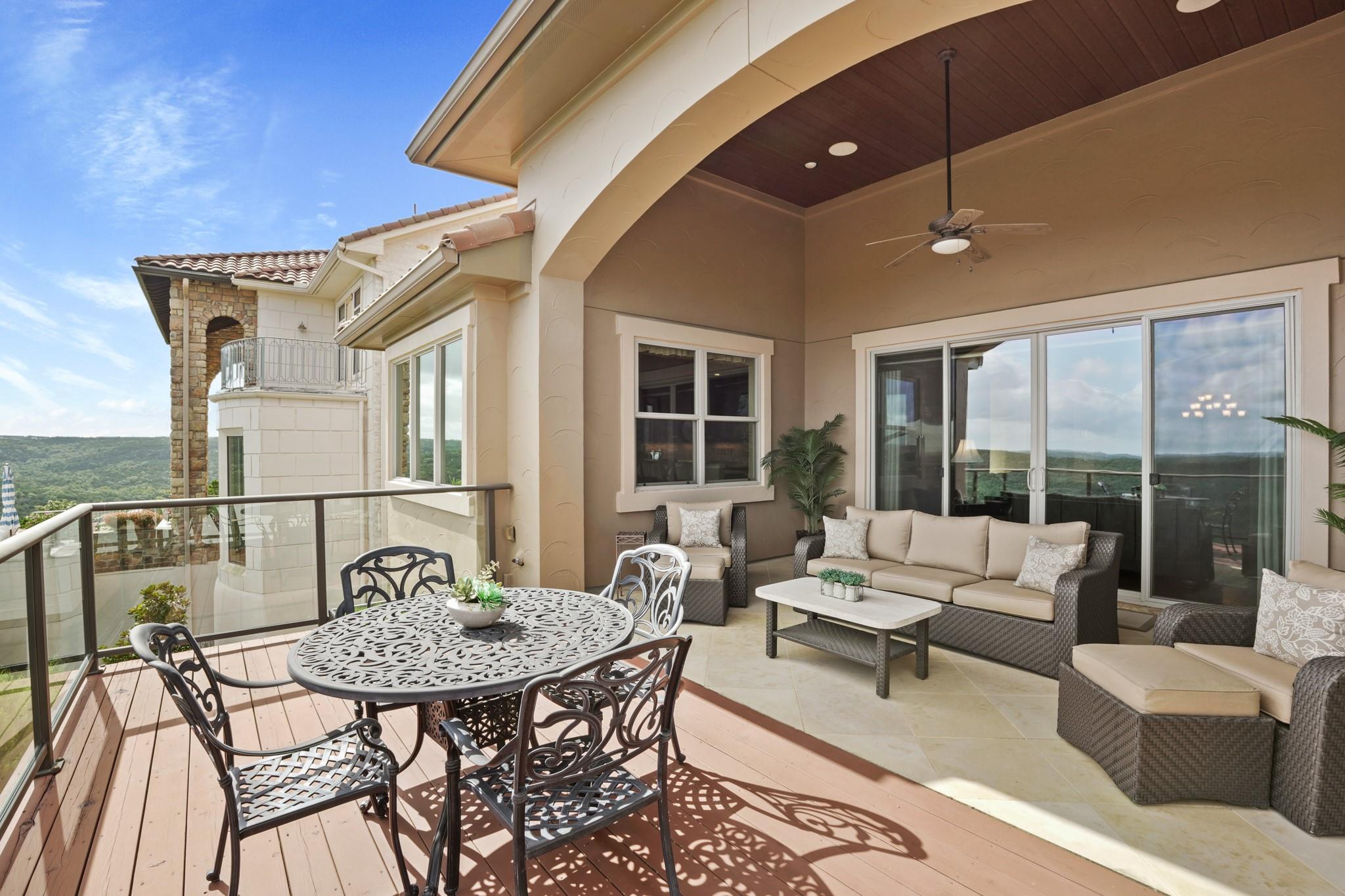 Austin, Texas 78732, United States, 4 Bedrooms Bedrooms, ,5 BathroomsBathrooms,Residential,Pending,49030