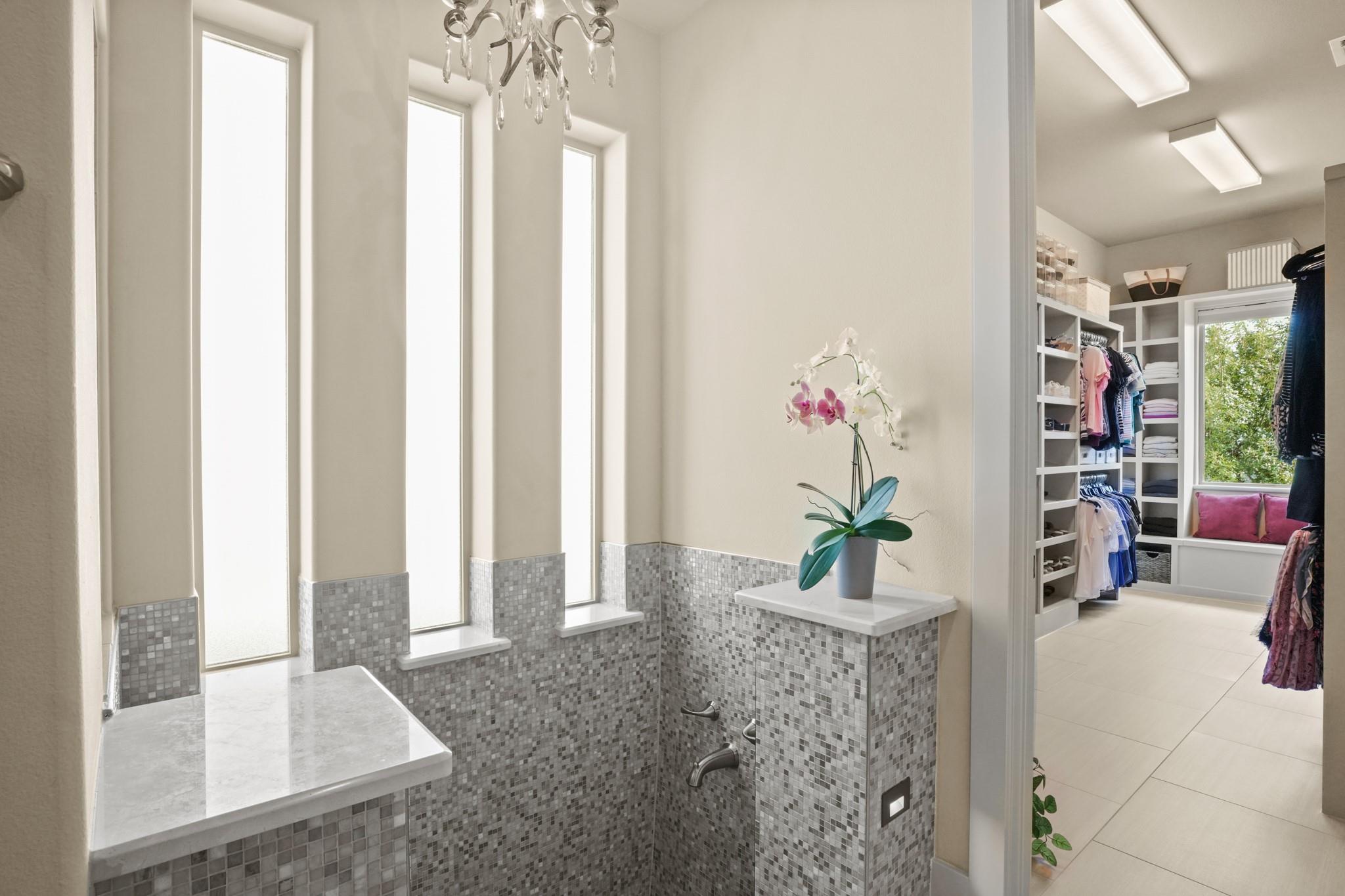 Austin, Texas 78732, United States, 4 Bedrooms Bedrooms, ,5 BathroomsBathrooms,Residential,Pending,49030