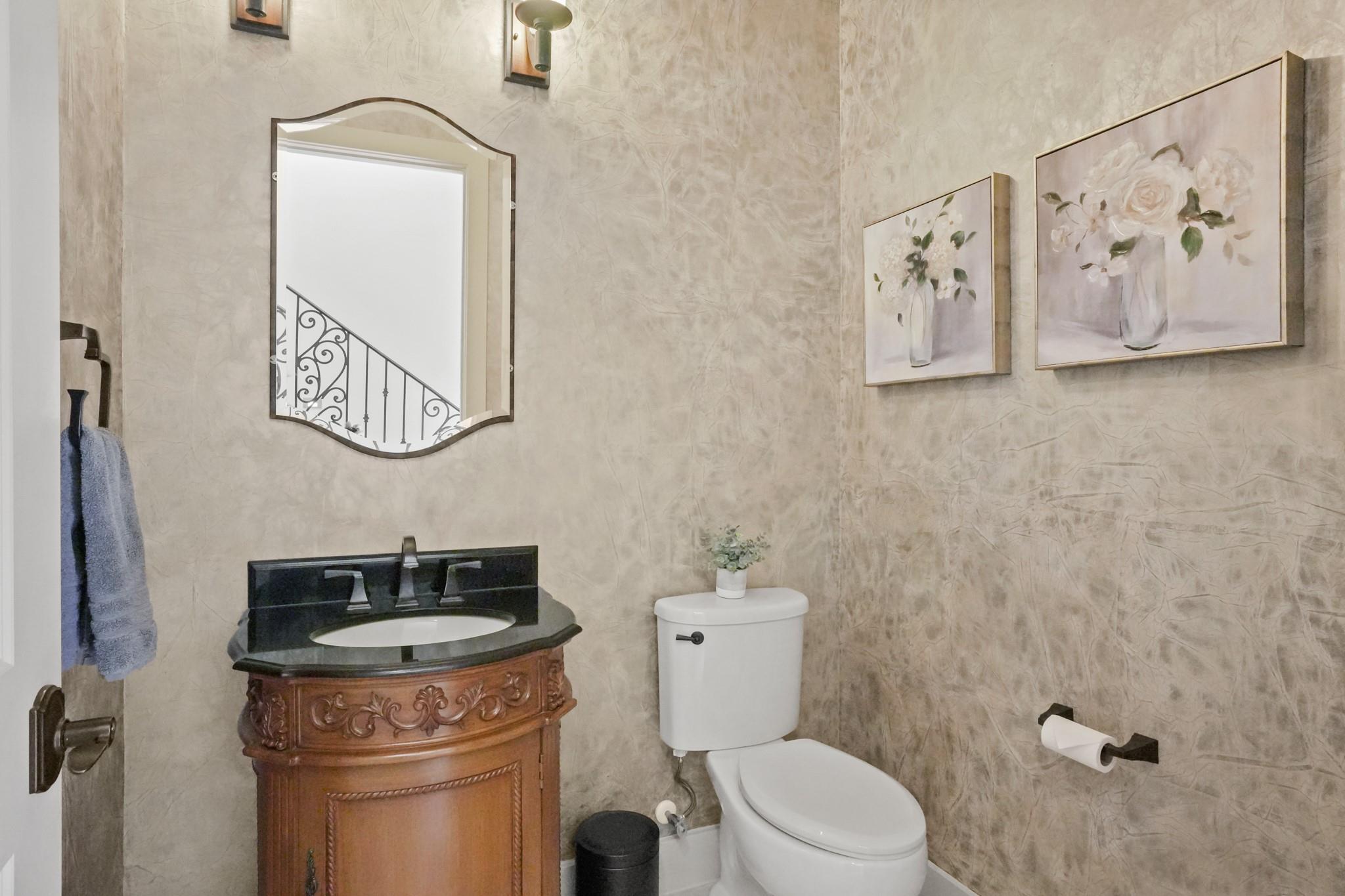 Austin, Texas 78732, United States, 4 Bedrooms Bedrooms, ,5 BathroomsBathrooms,Residential,Pending,49030