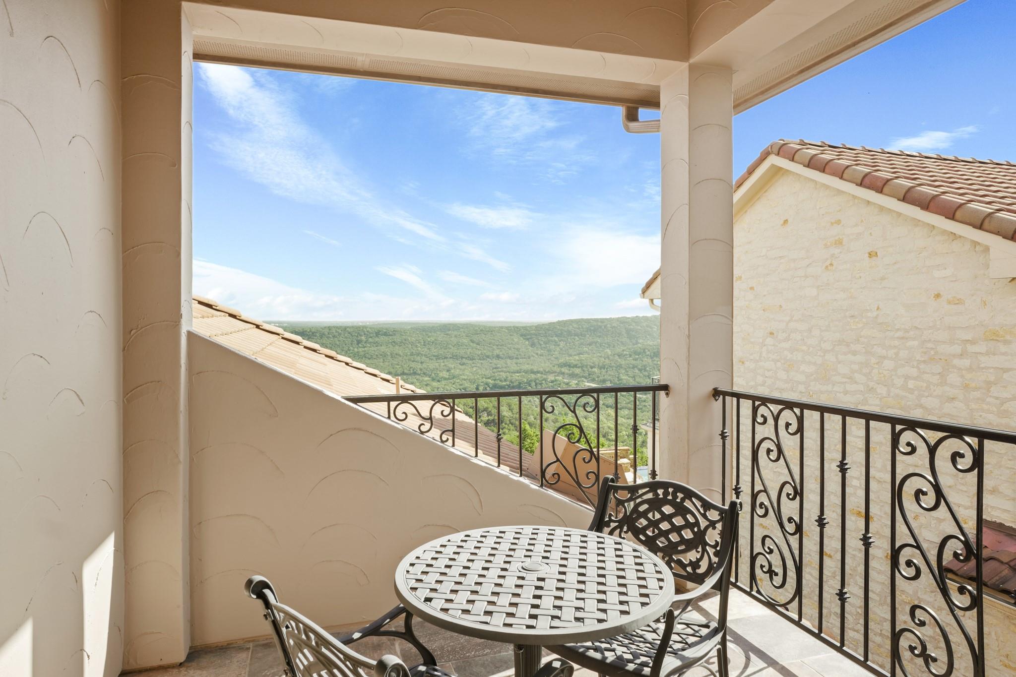 Austin, Texas 78732, United States, 4 Bedrooms Bedrooms, ,5 BathroomsBathrooms,Residential,Pending,49030