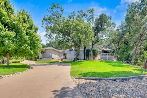 Photo of 105 Tamarac CT, Lakeway, TX 78734 (MLS # 7286692)