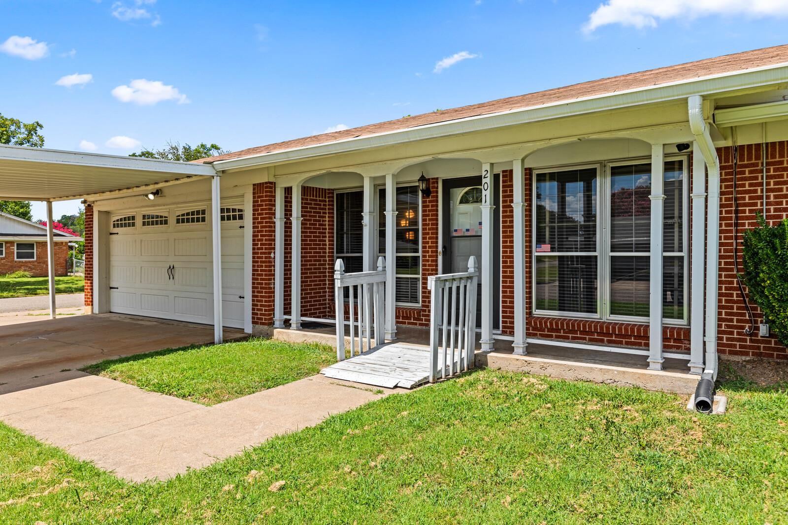 201 S Barbara ST