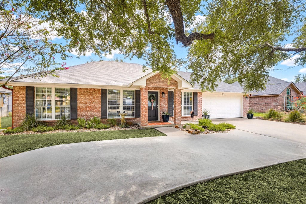Photo of 1510 Shadow WALK, Lockhart, TX 78644 (MLS # 4072321)
