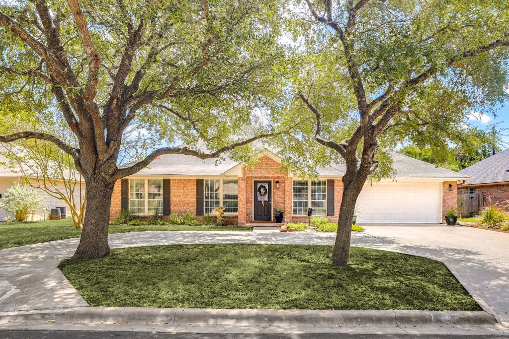 Photo of 1510 Shadow WALK, Lockhart, TX 78644 (MLS # 4072321)