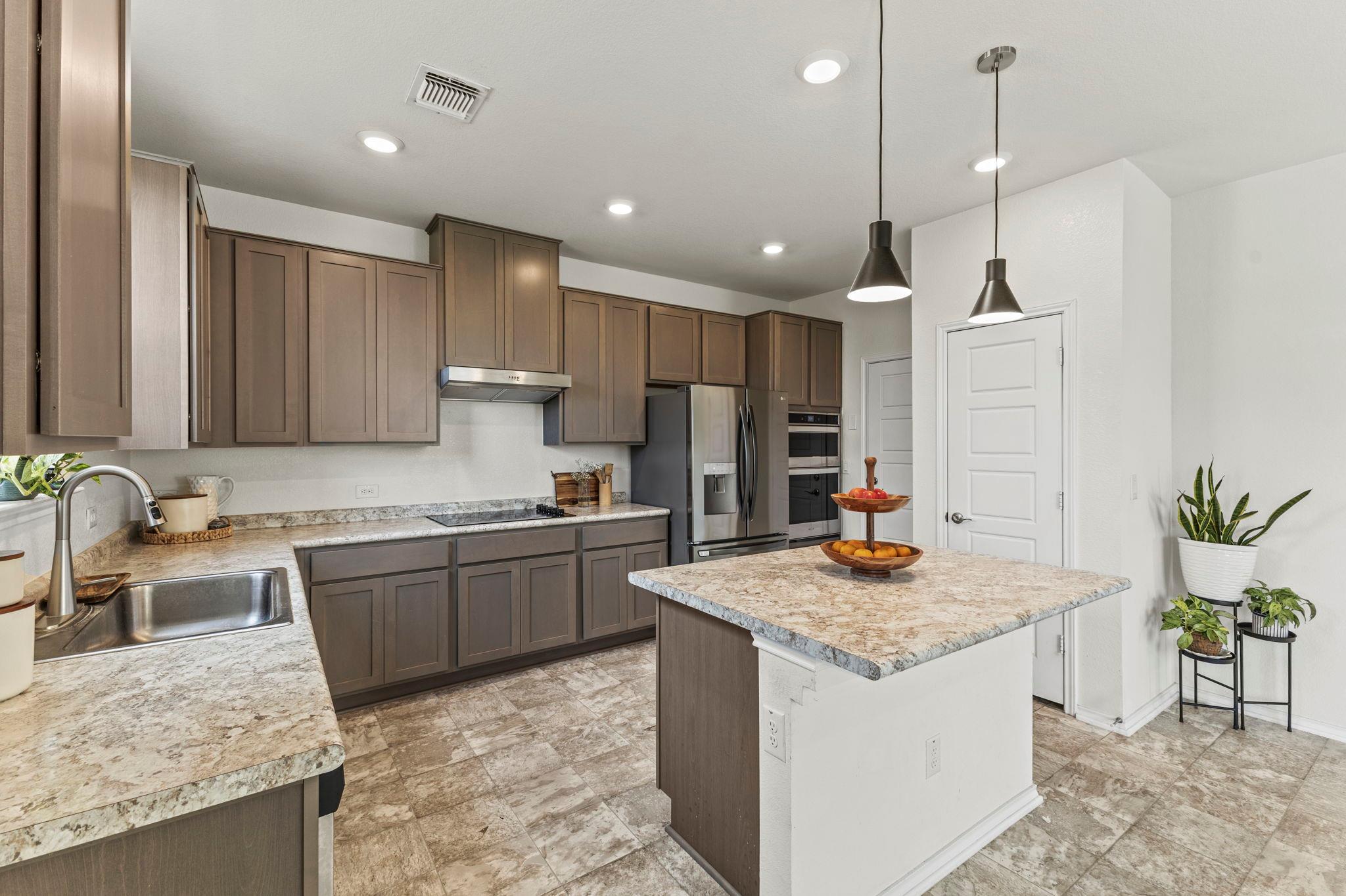 18517 Spotted Eagle LN