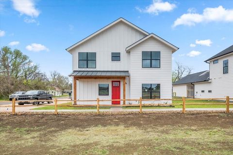 203 N Avenue J Johnson City TX 78636