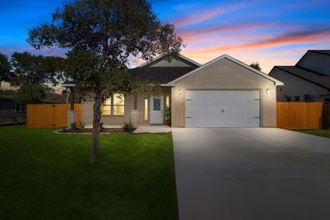 120 Plumeria DR Dale TX 78616
