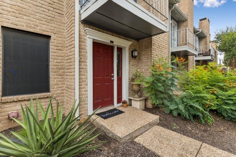 Photo of 842 BANISTER LN, Austin, TX 78704 (MLS # 1917004)