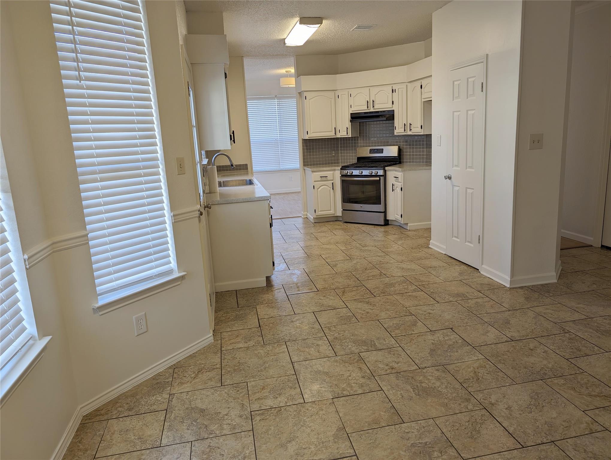 Round Rock, Texas 78681, United States, 4 Bedrooms Bedrooms, ,3 BathroomsBathrooms,Residential,Active,111945