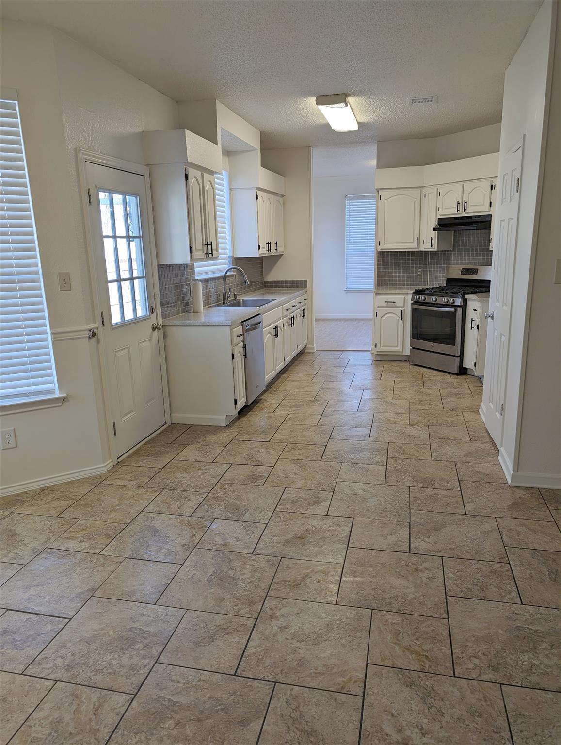 Round Rock, Texas 78681, United States, 4 Bedrooms Bedrooms, ,3 BathroomsBathrooms,Residential,Active,111945