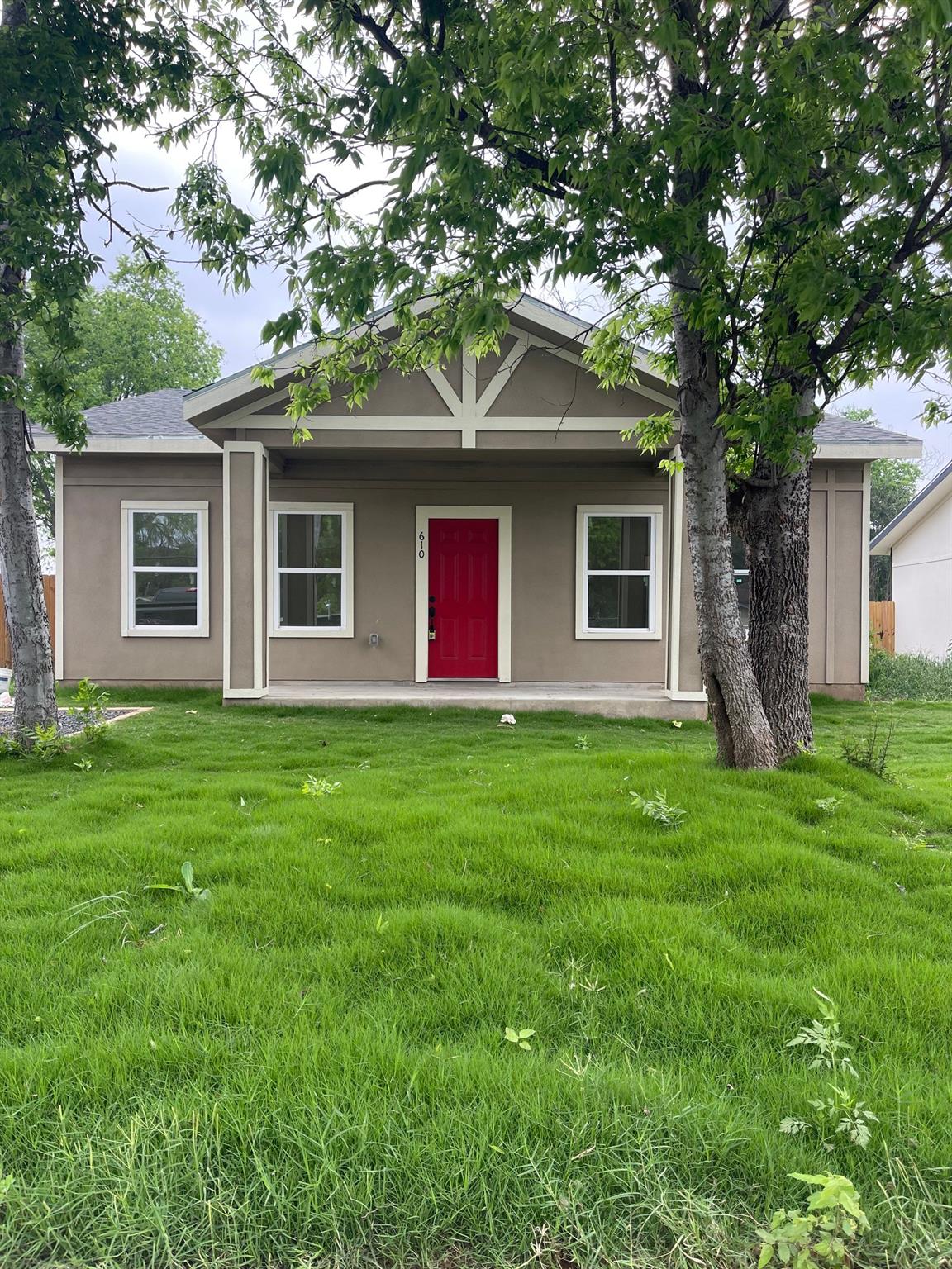 610 Pecan Valley DR